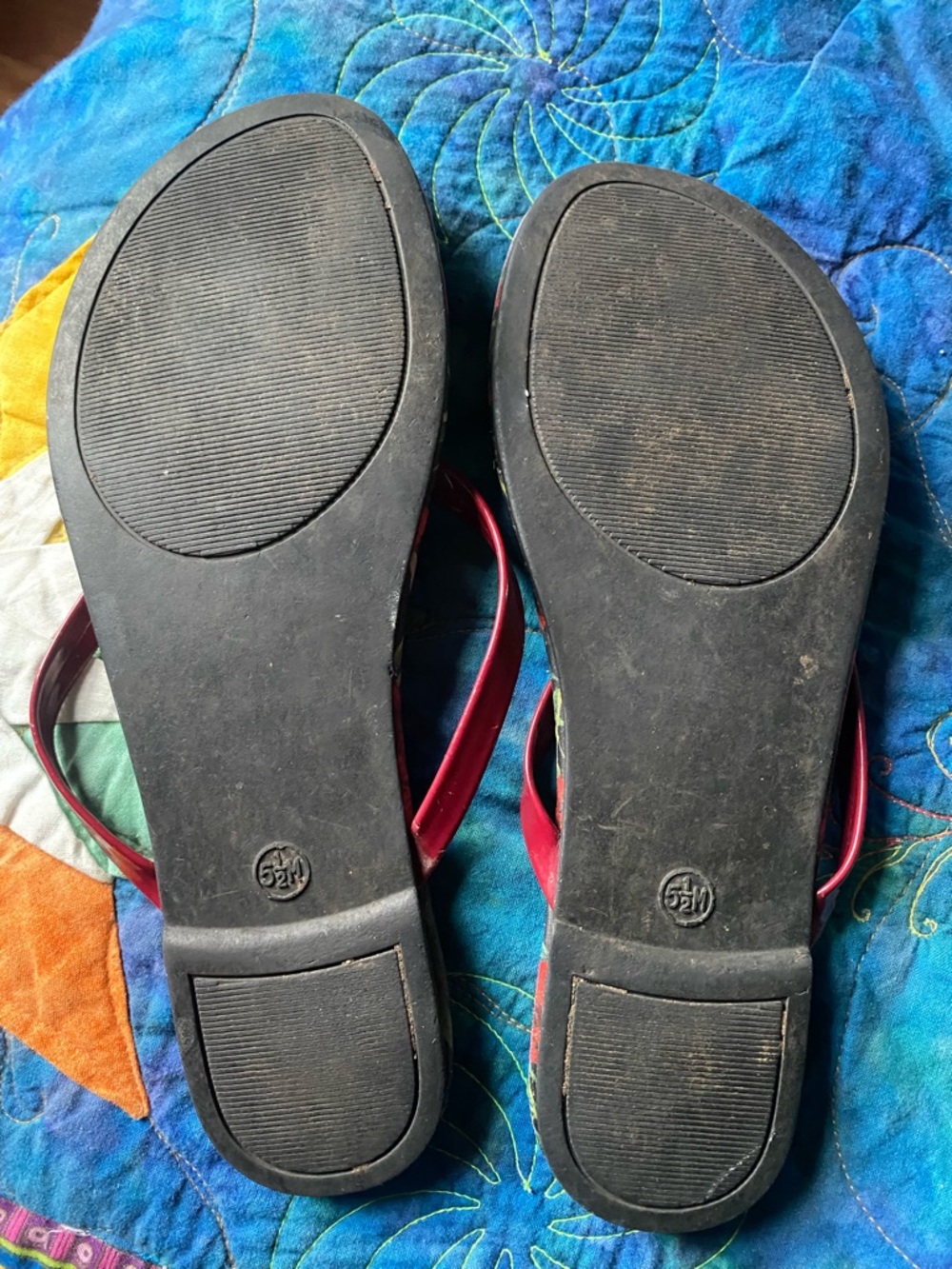 GBG Los Angeles Red Floral Flip Flop Sandals - Picture 3 of 4